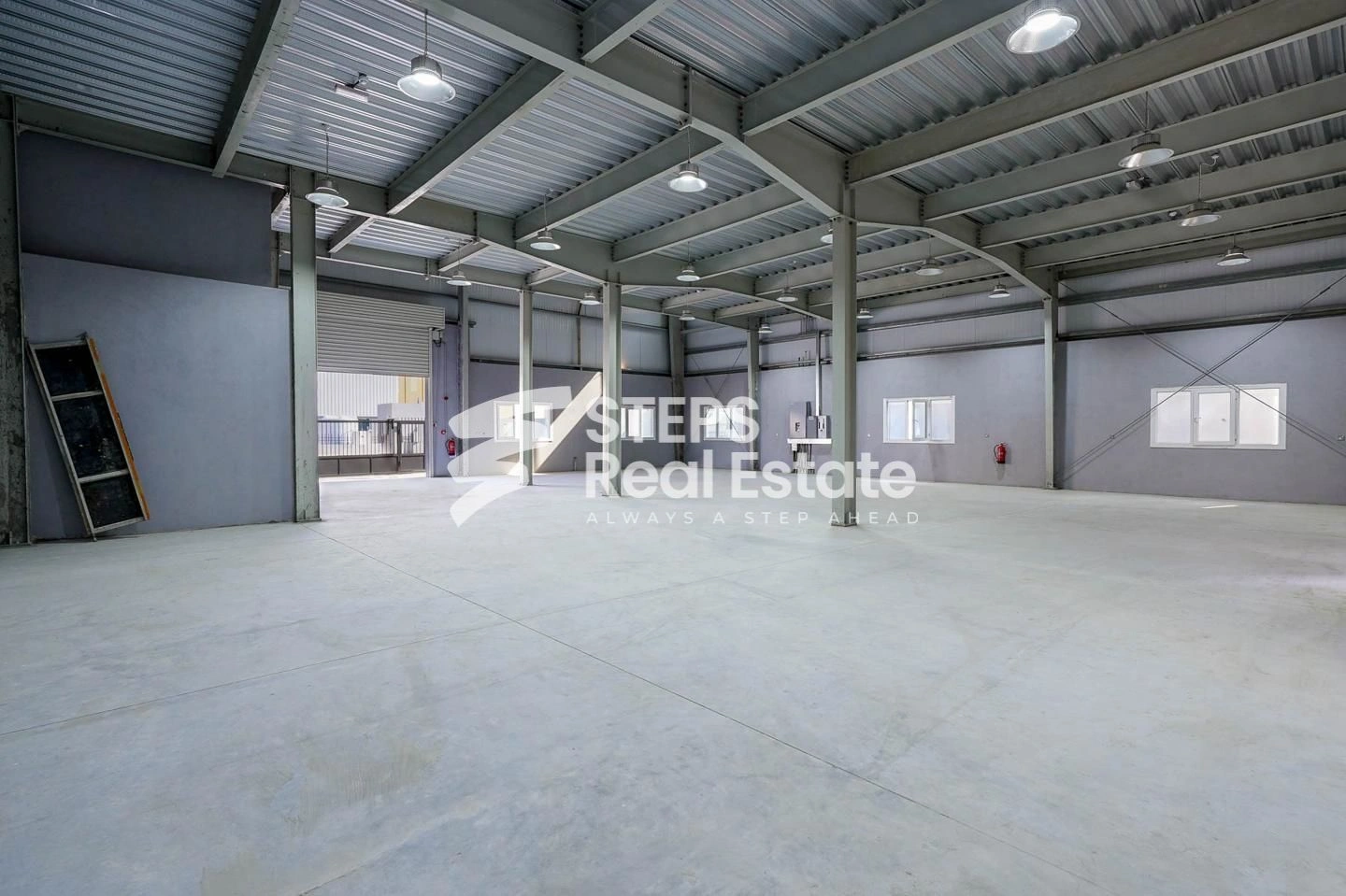 Licensed Food Warehouse w/ Office & rooms