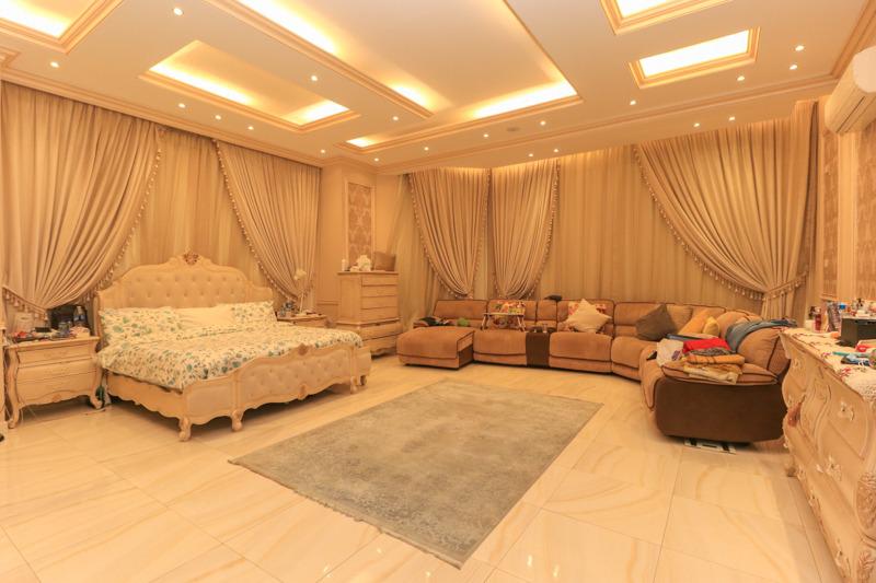 Luxury 8-Bedroom Villa
