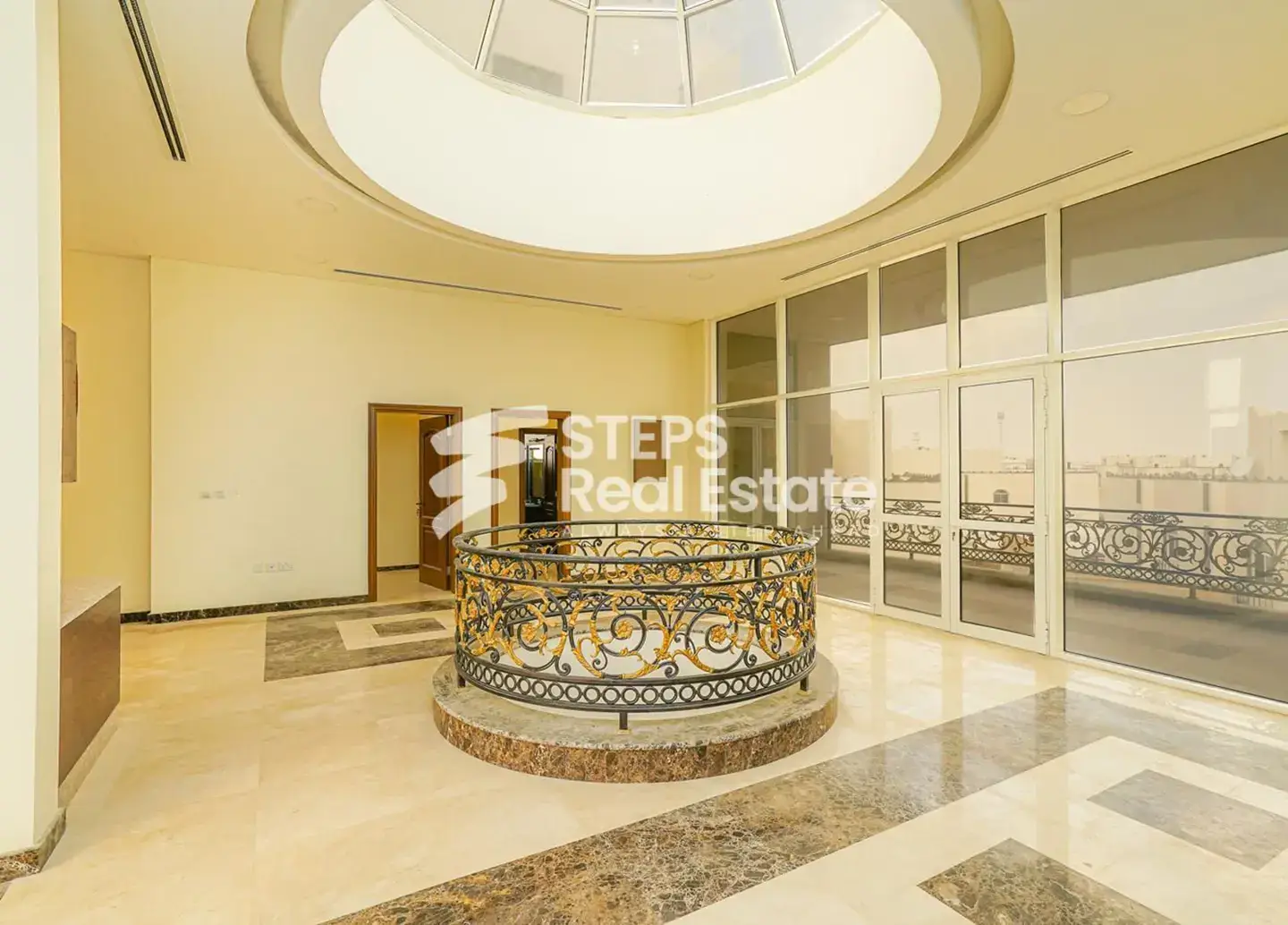 Luxurious Commercial Villa