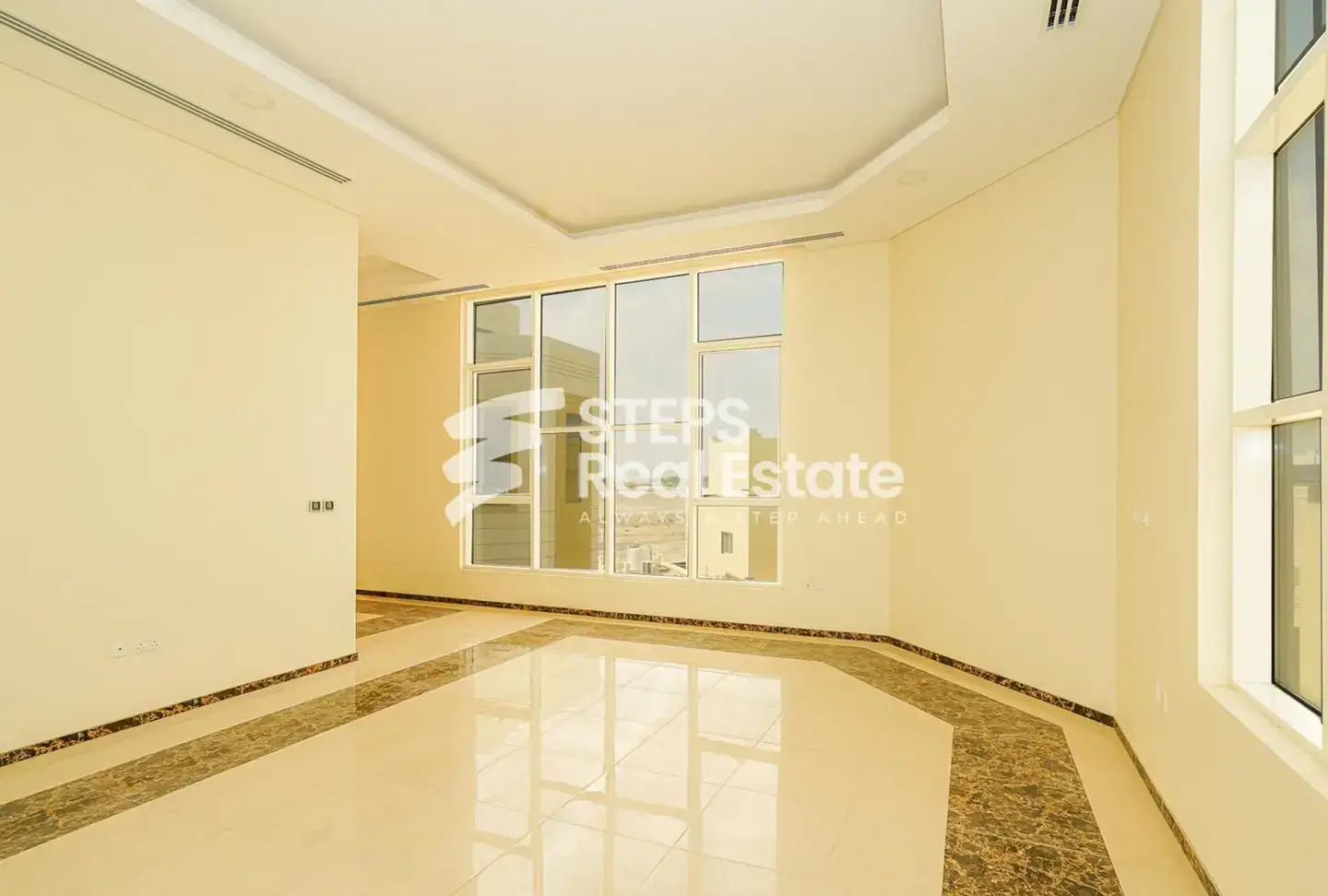 Luxurious Commercial Villa