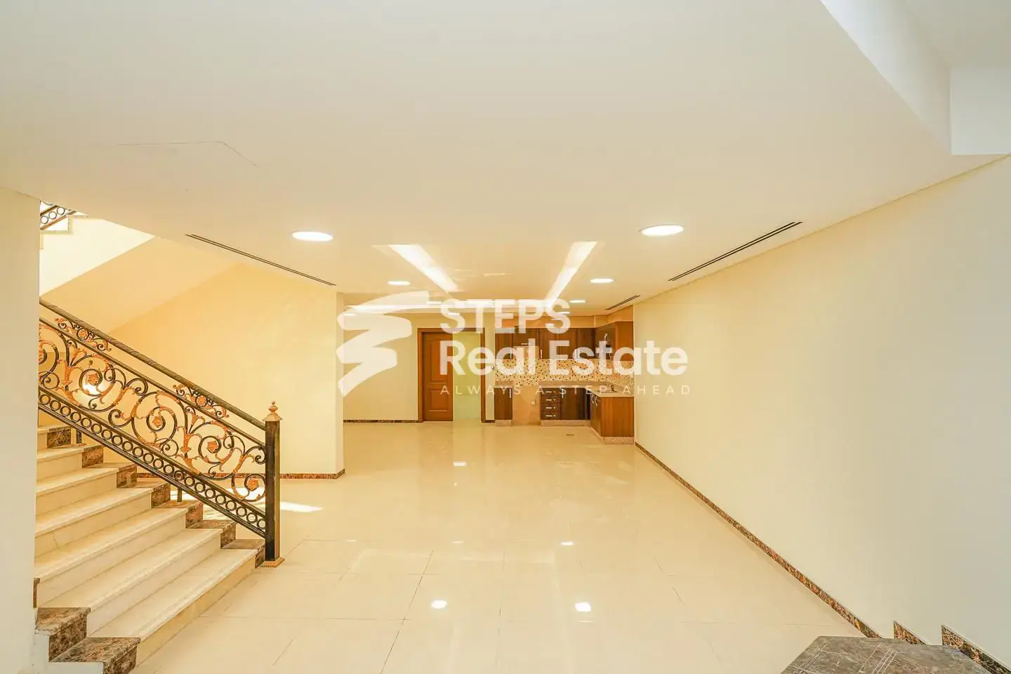 Luxurious Commercial Villa