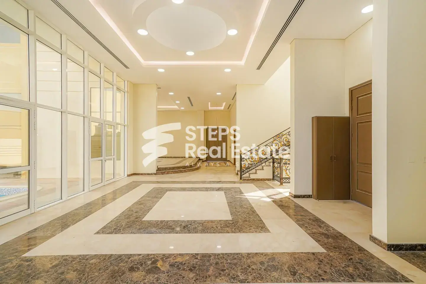 Luxurious Commercial Villa