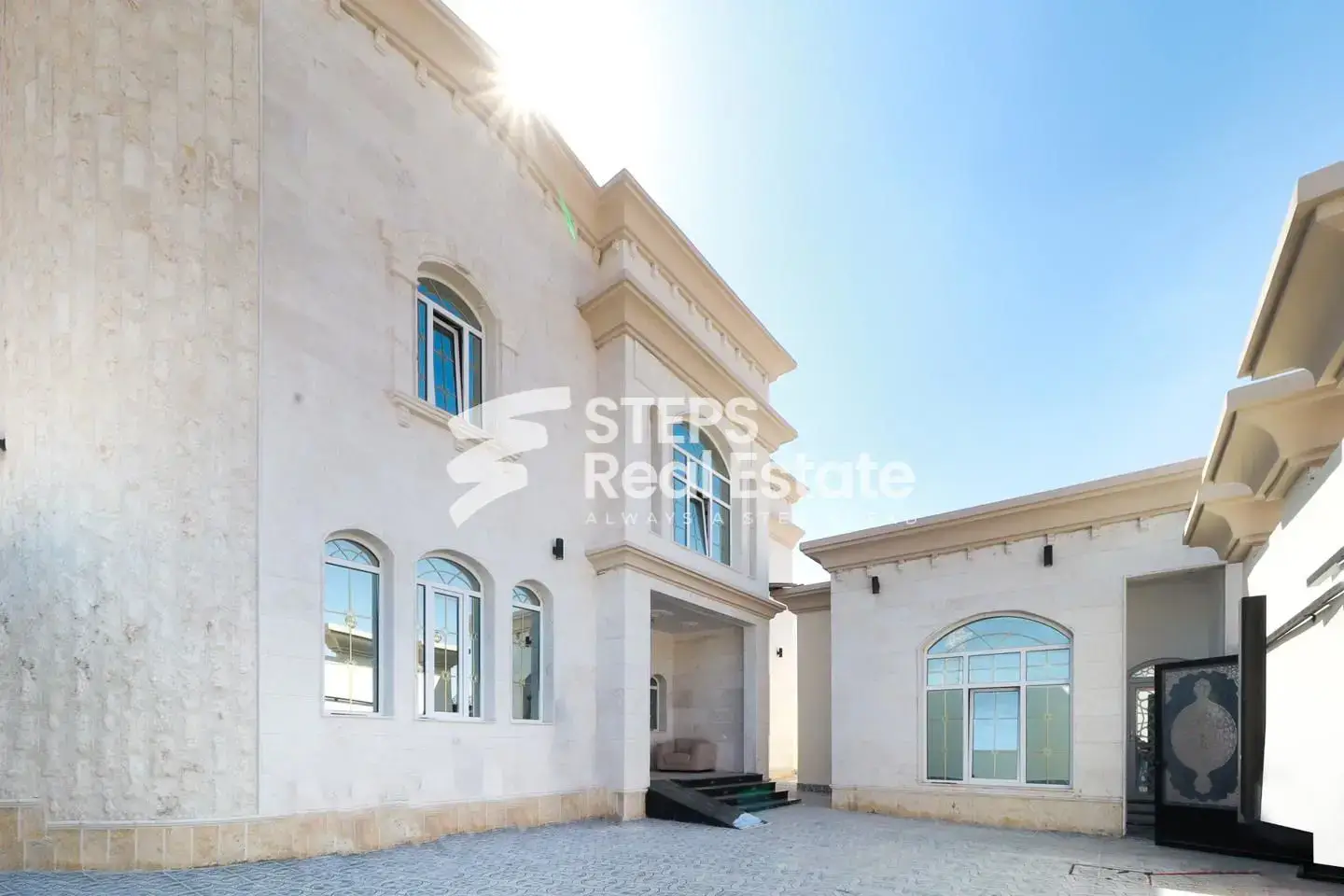 Luxury & Spacious 8BHK Villa w/ Majlis