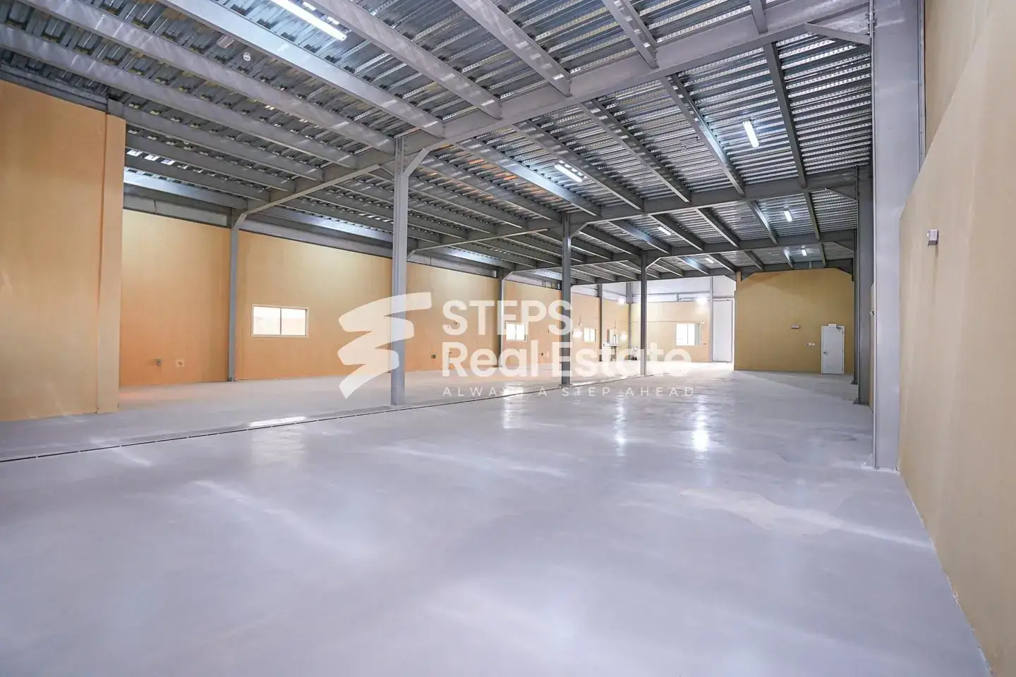 1000 SQM Garage with 8 Rooms