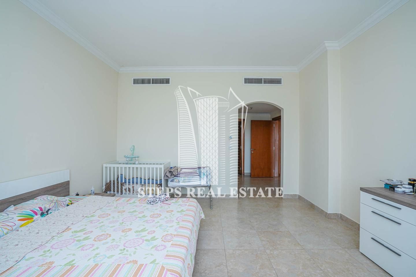Spacious 2-Bedroom Apartment with Beautiful Marina View in Porto Arabia