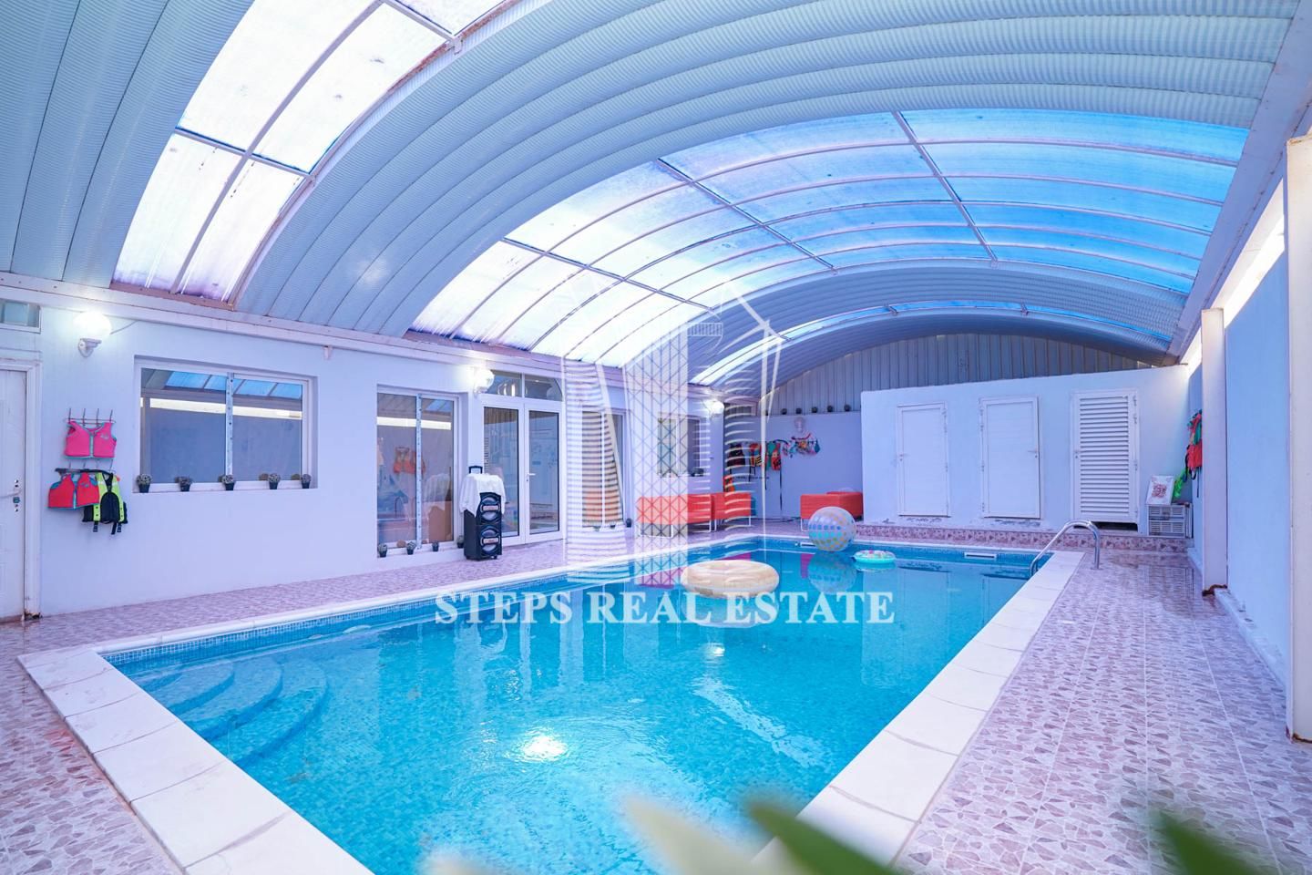 Spacious Villa With Pool
